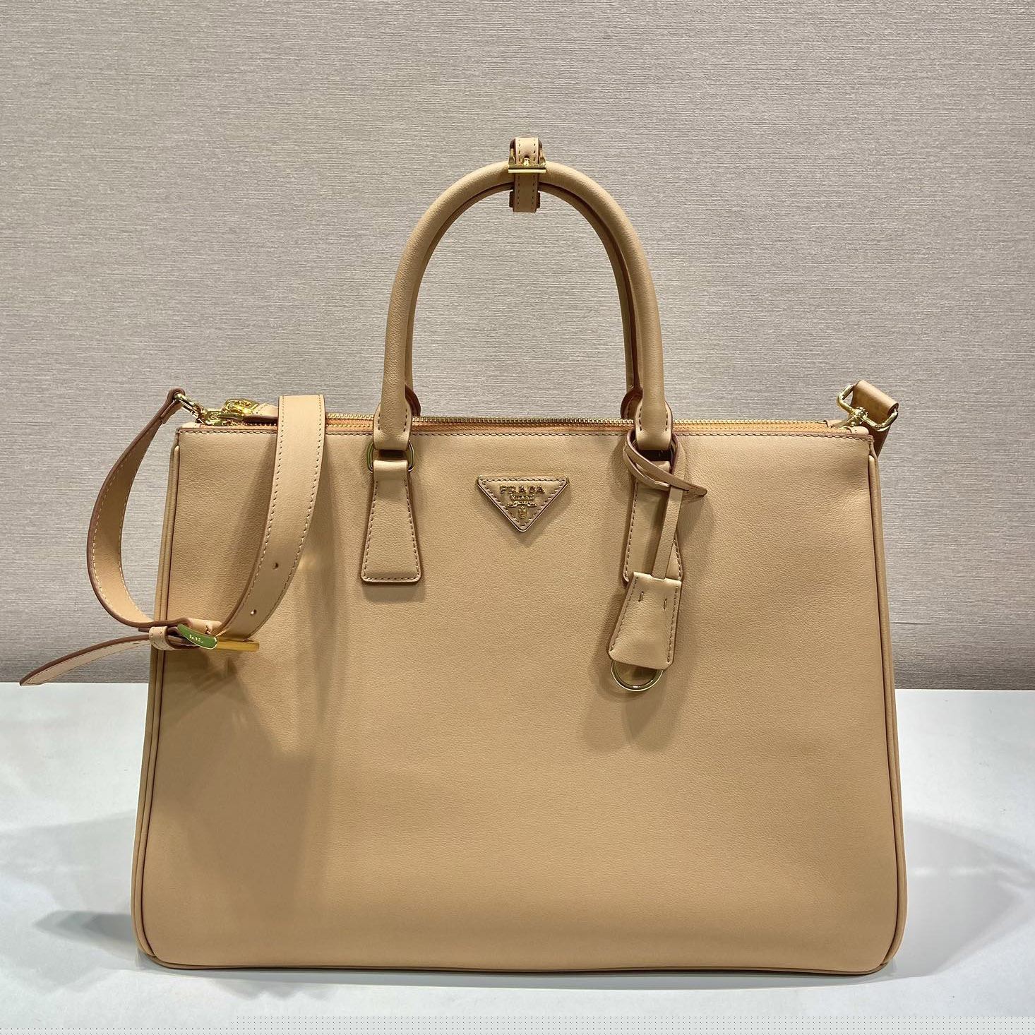 Pra*a top handle bags